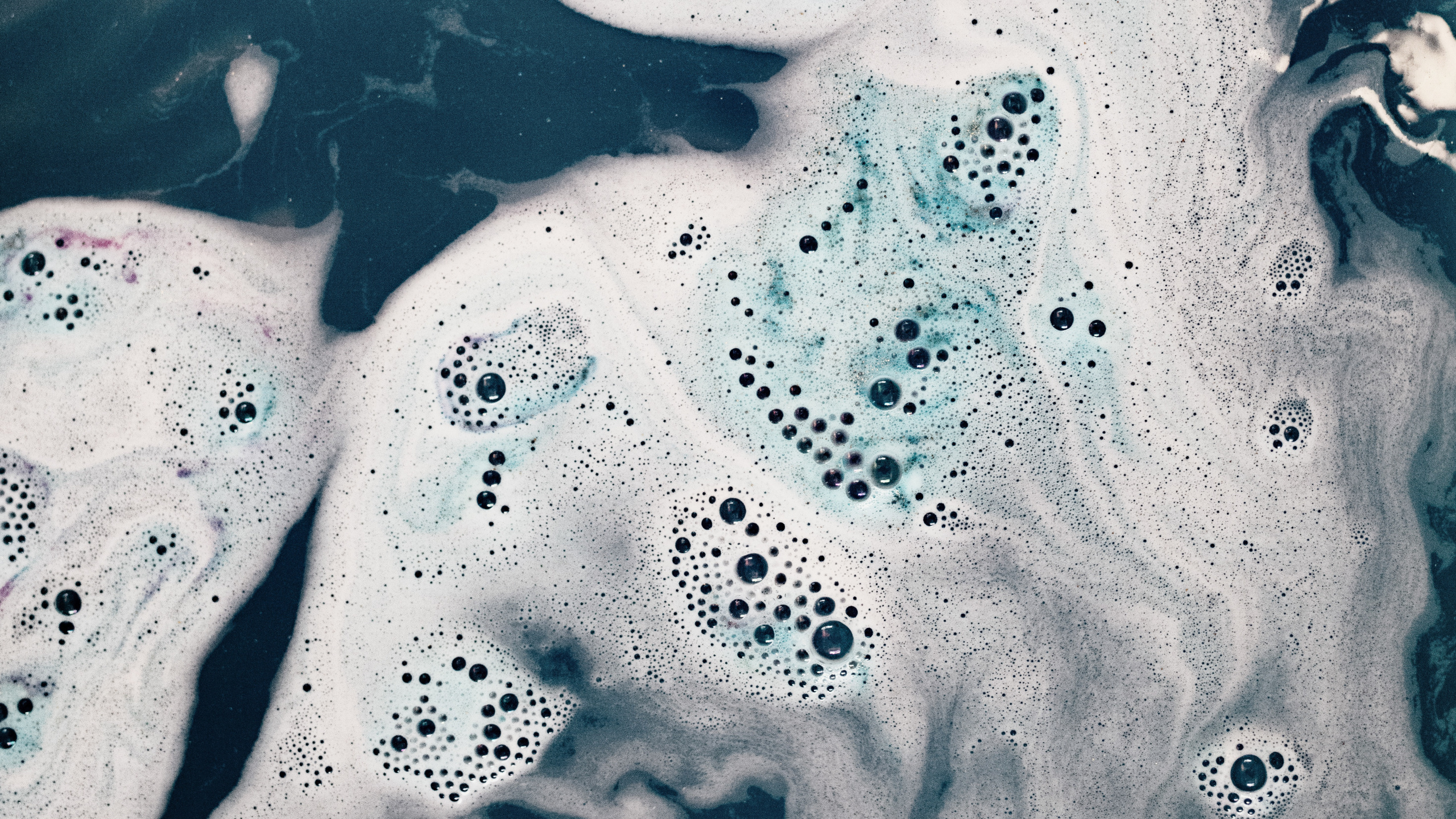 Abstrakte Schwarz-Weiß-Malerei. Wallpaper in 2560x1440 Resolution