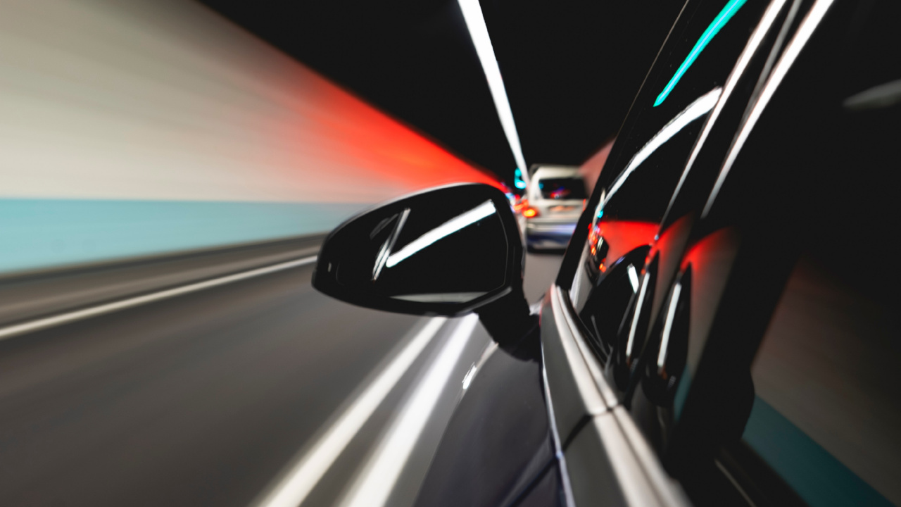 Coche Negro en la Carretera Durante el Día. Wallpaper in 1280x720 Resolution