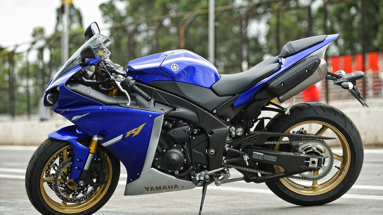 Blue and Black Sports Bike. Wallpaper in 1280x720 Resolution