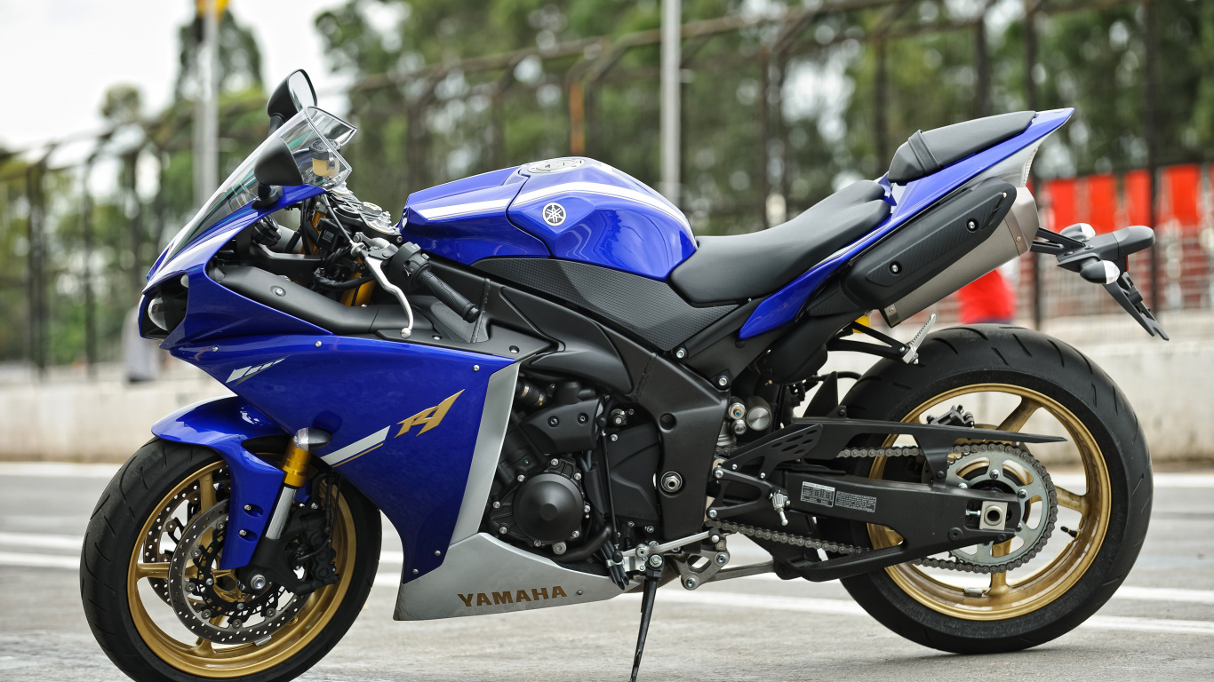 Blue and Black Sports Bike. Wallpaper in 1366x768 Resolution