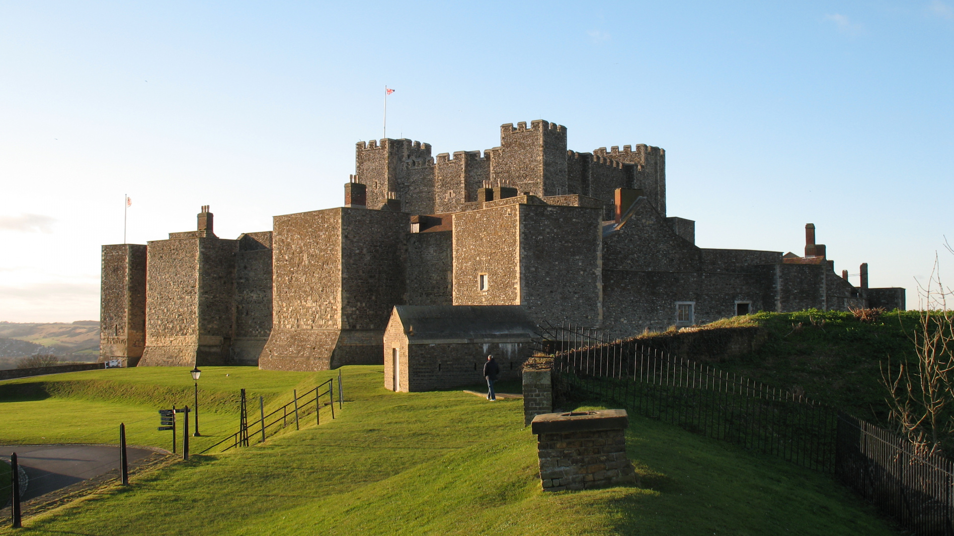Gray Concrete Building on Green Grass Field Under Blue Sky During Daytime. Wallpaper in 1920x1080 Resolution