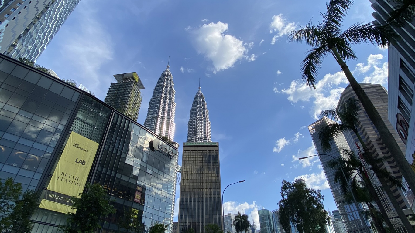Las Torres Petronas, Kuala Lumpur, Malasia, Torre de Bloques, Arquitectura. Wallpaper in 1366x768 Resolution