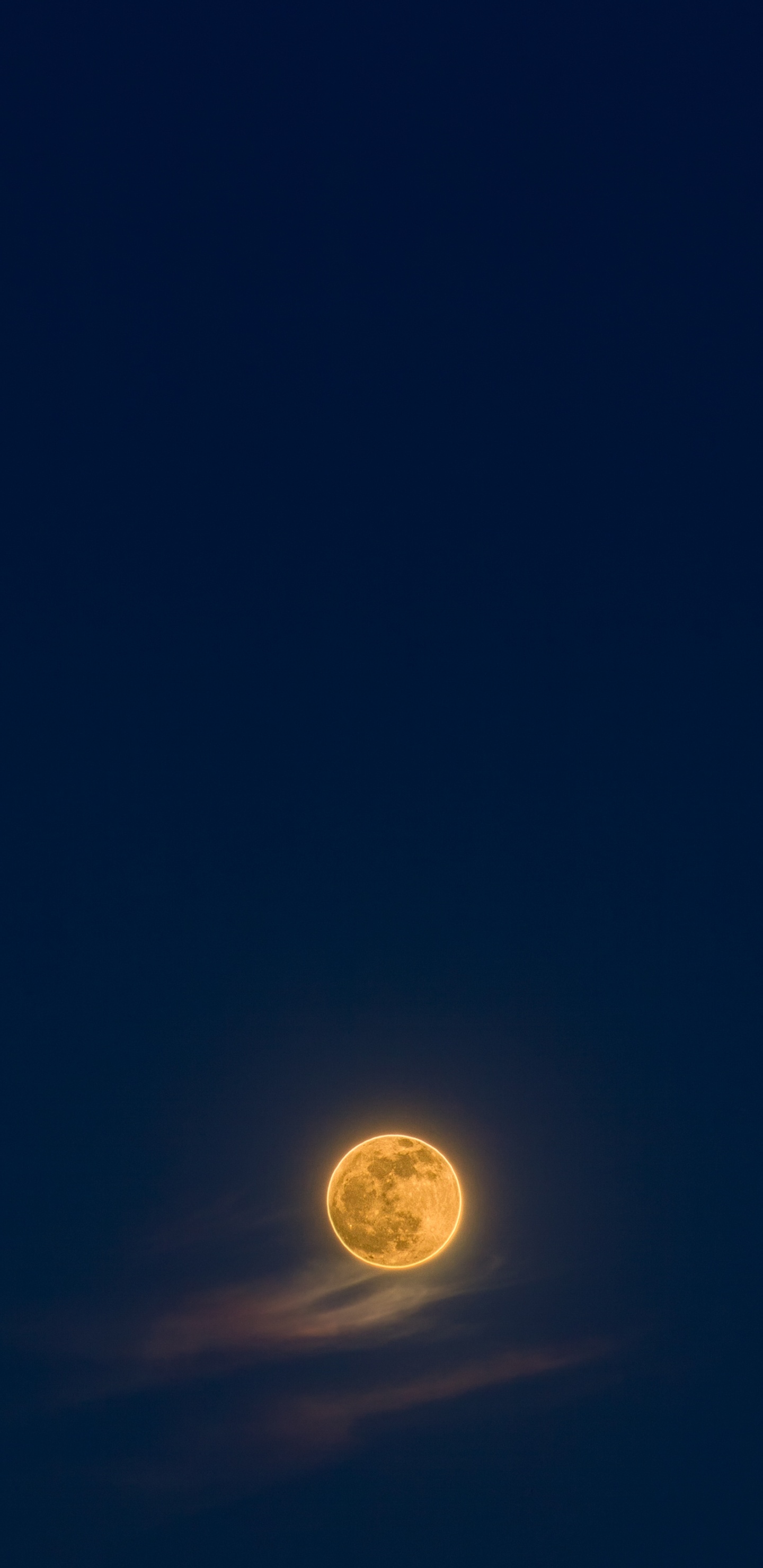 Pleine Lune Dans le Ciel. Wallpaper in 1440x2960 Resolution