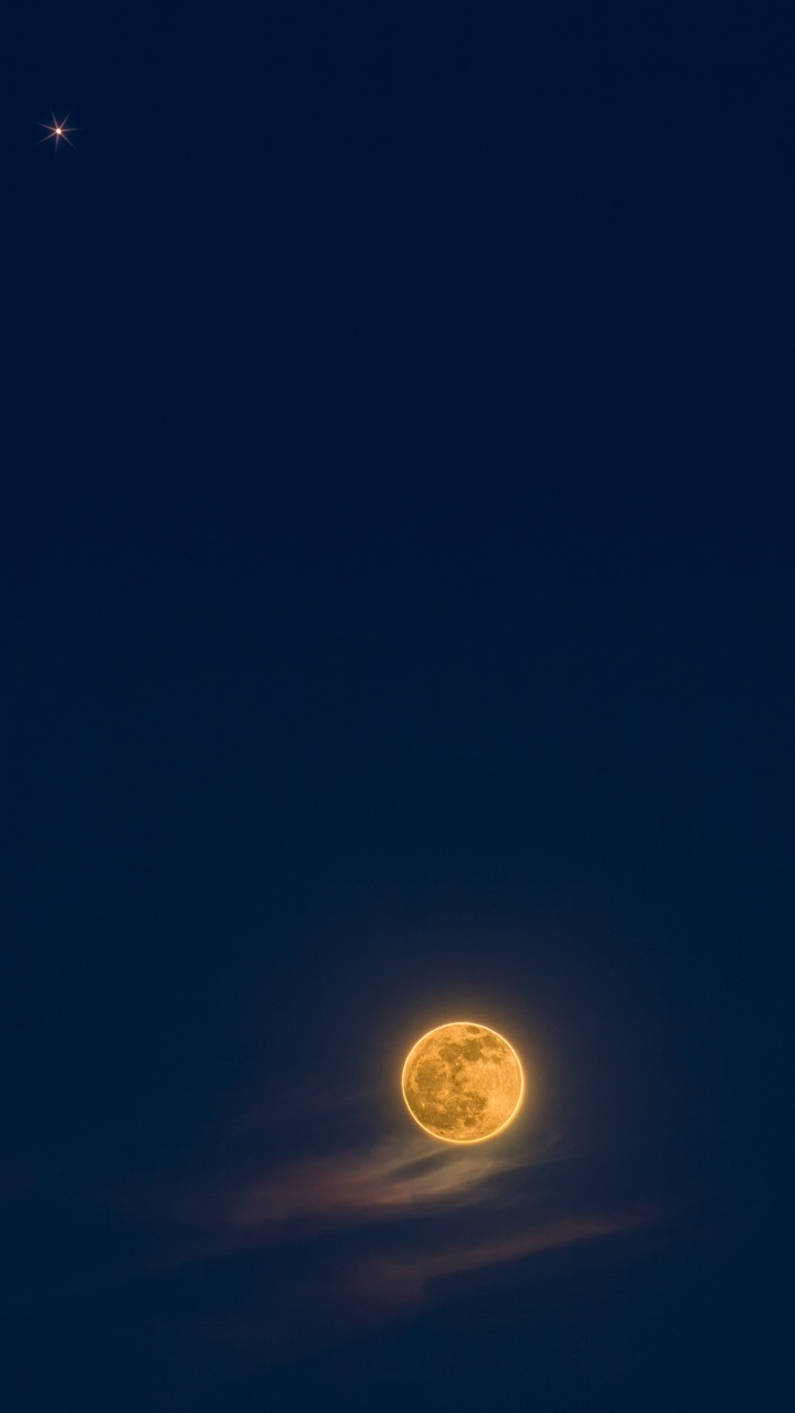 Vollmond am Himmel. Wallpaper in 720x1280 Resolution