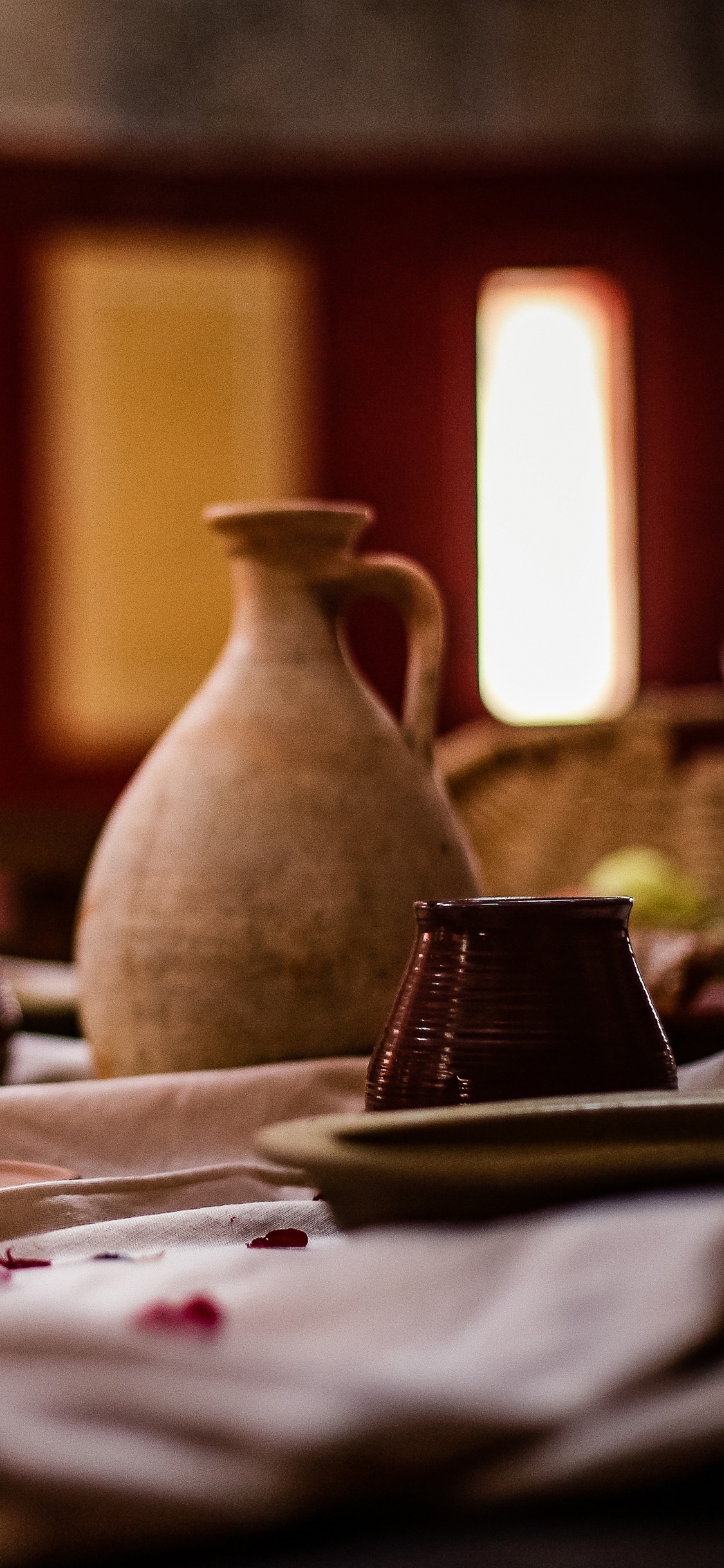 Computadora Portátil Negra en la Mesa. Wallpaper in 1125x2436 Resolution