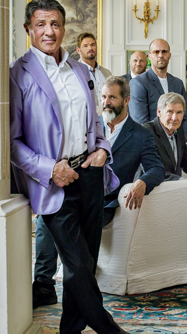 Grupo de Personas Sentadas en el Sofá Blanco. Wallpaper in 720x1280 Resolution