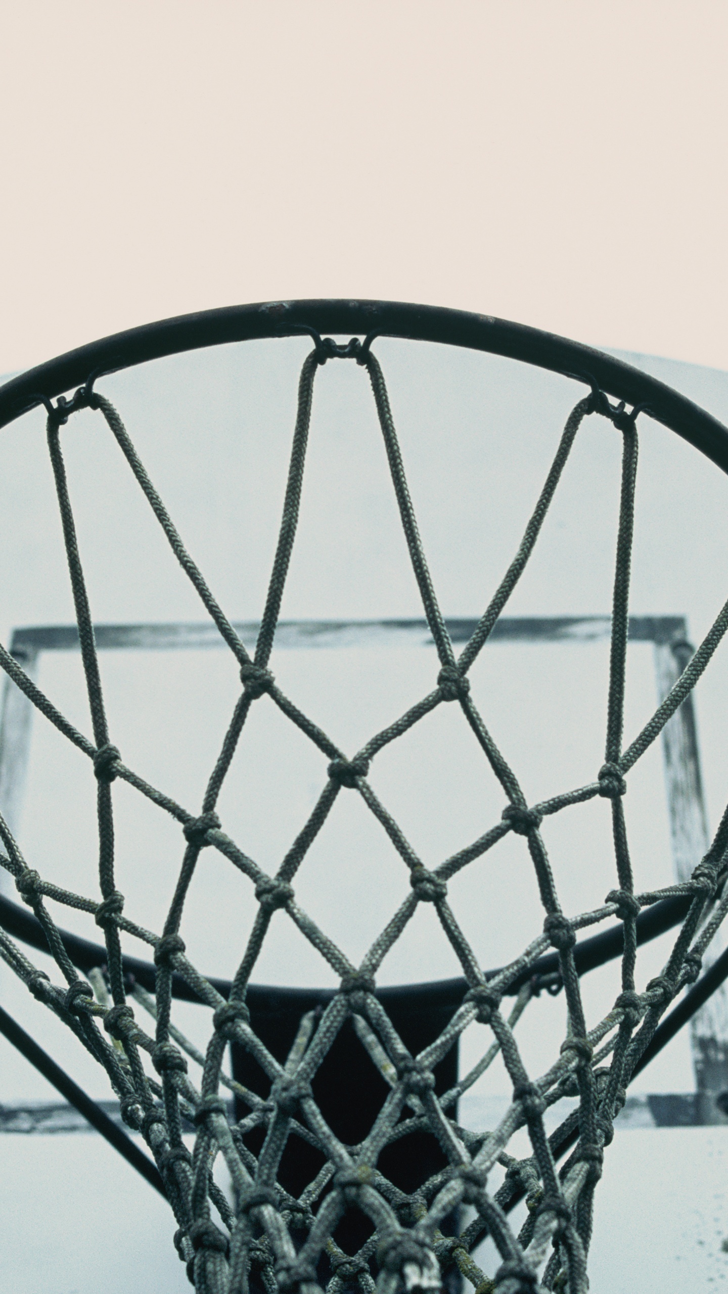 Black and White Basketball Hoop. Wallpaper in 1440x2560 Resolution