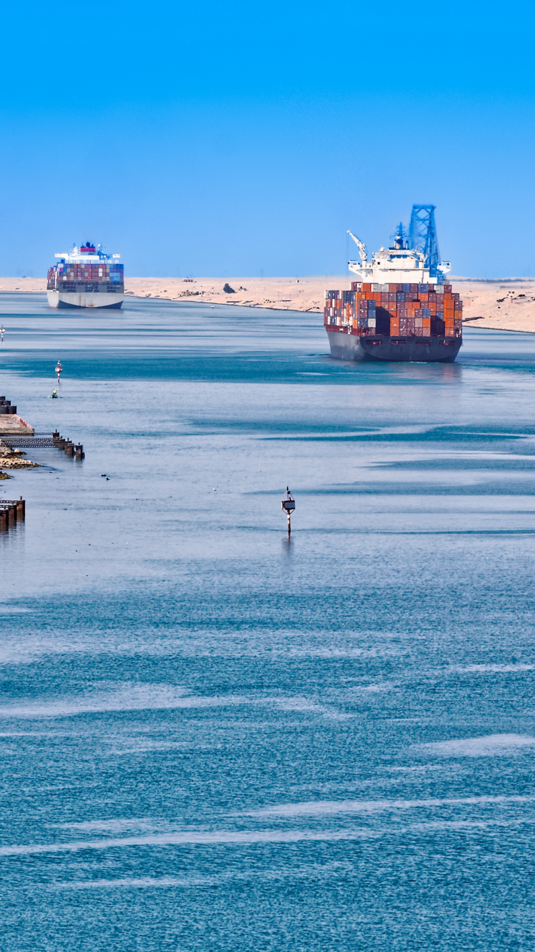 People Walking on Beach Shore During Daytime. Wallpaper in 750x1334 Resolution
