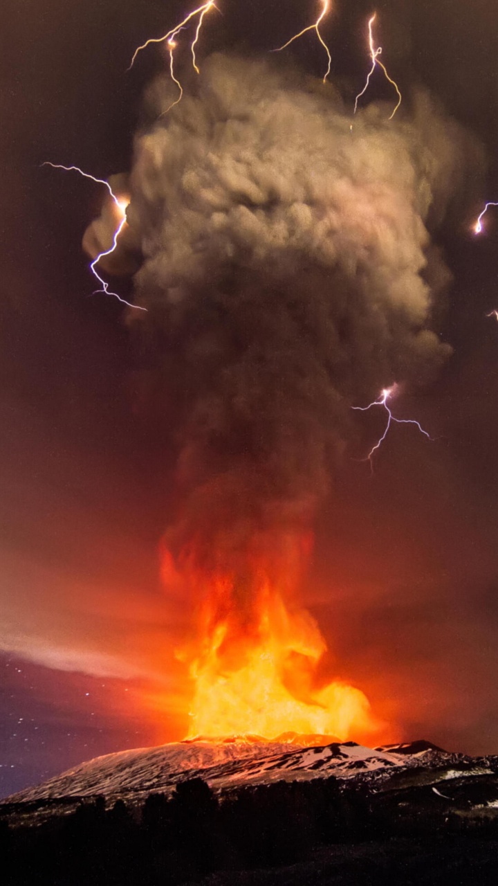 Nuages Blancs Sur Ciel Noir. Wallpaper in 720x1280 Resolution
