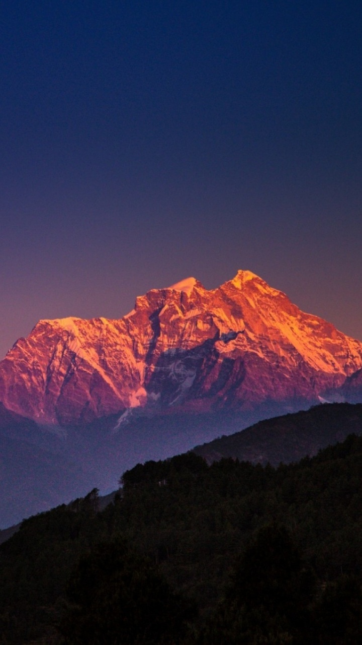 Tagsüber Braune Und Weiße Berge Unter Blauem Himmel. Wallpaper in 720x1280 Resolution