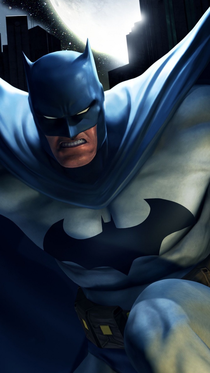 Homme en Costume de Batman Gris et Noir. Wallpaper in 720x1280 Resolution