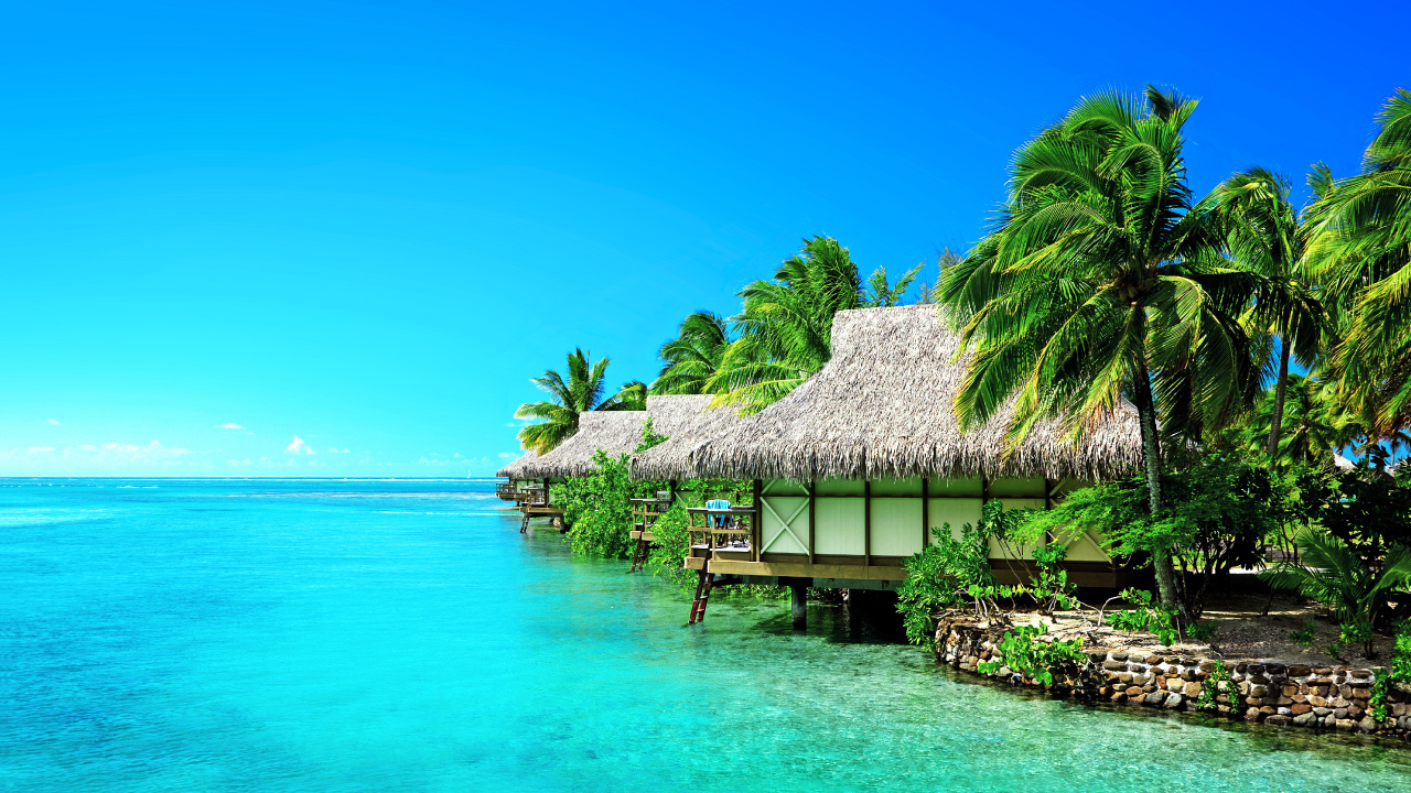Brown Wooden House on Green Sea Water Under Blue Sky During Daytime. Wallpaper in 1280x720 Resolution