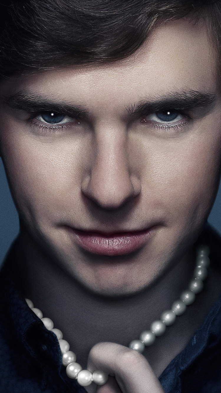 Freddie Highmore, Bates Motel, Norma Bates, Norman Bates, Bates Motel - Season 4. Wallpaper in 750x1334 Resolution