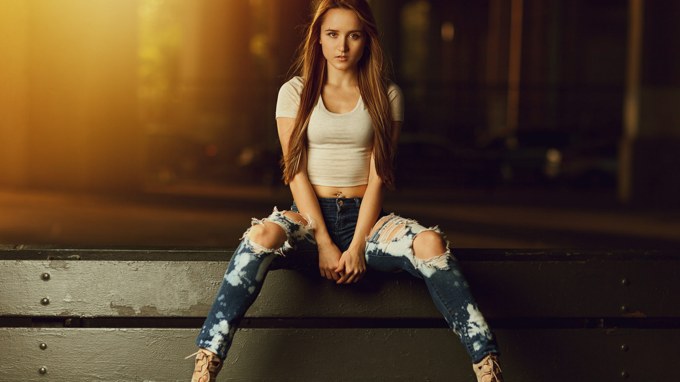 Jean, Sitzecke, Schönheit, Mode, Bein. Wallpaper in 1366x768 Resolution
