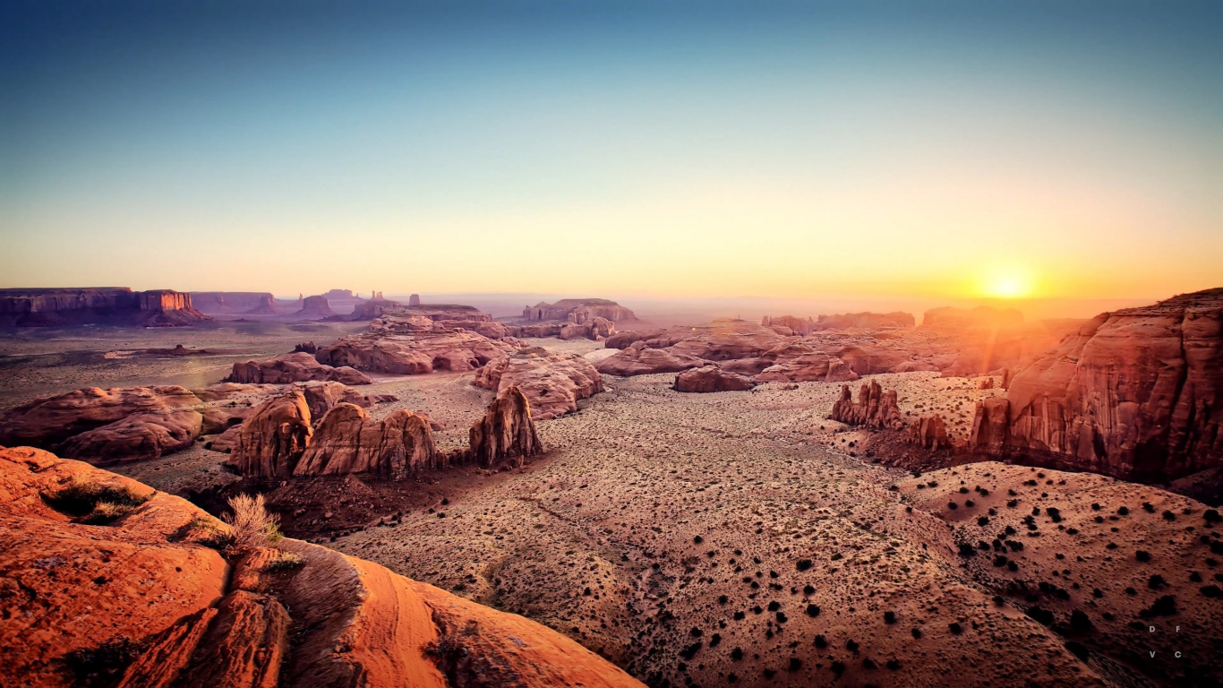 Sable Brun Sous Ciel Bleu Pendant la Journée. Wallpaper in 1366x768 Resolution