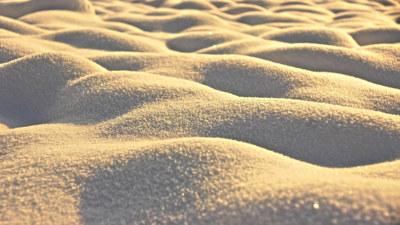 Brown Sand With Footprints During Daytime. Wallpaper in 1280x720 Resolution