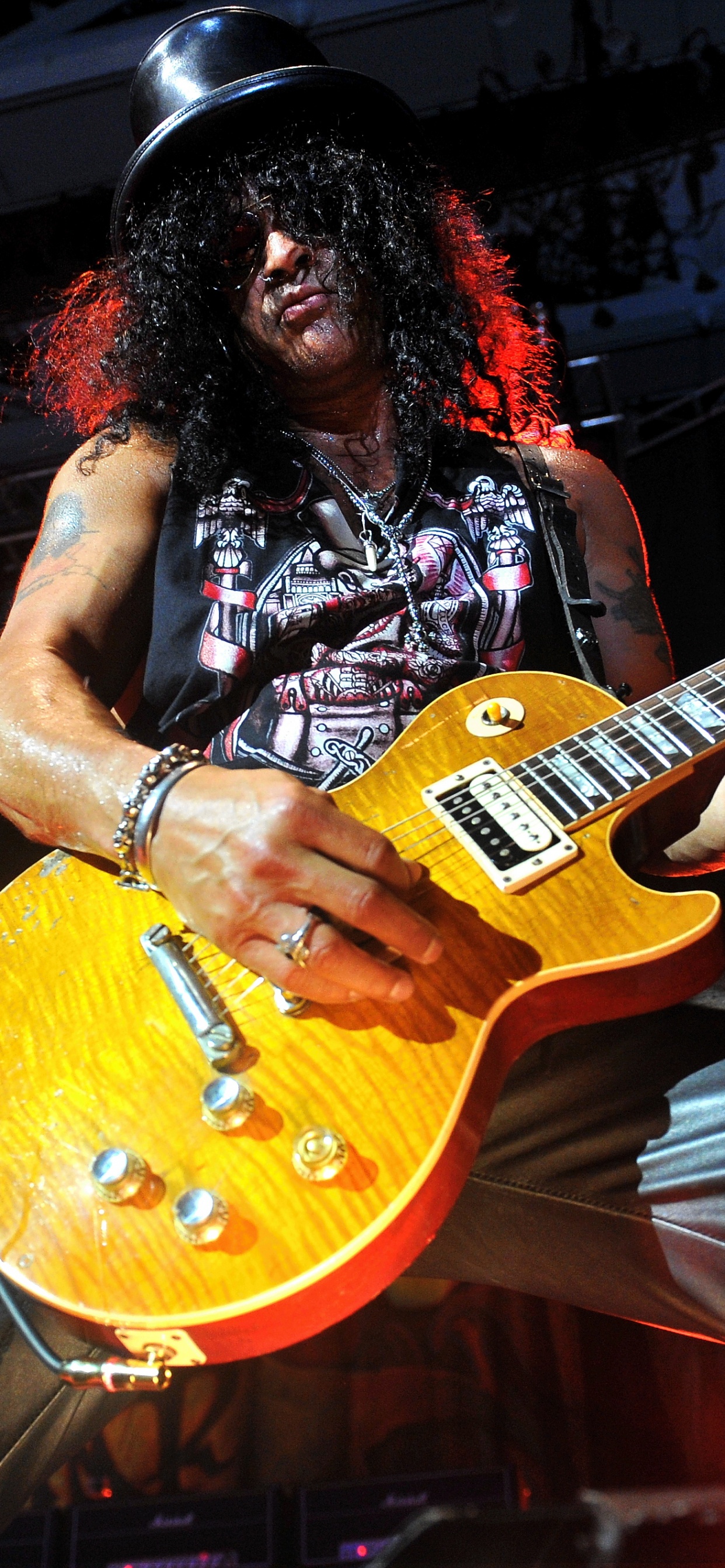 Guns N Roses, Affiche, Guitariste, Guitare, Instrument de Musique. Wallpaper in 1242x2688 Resolution