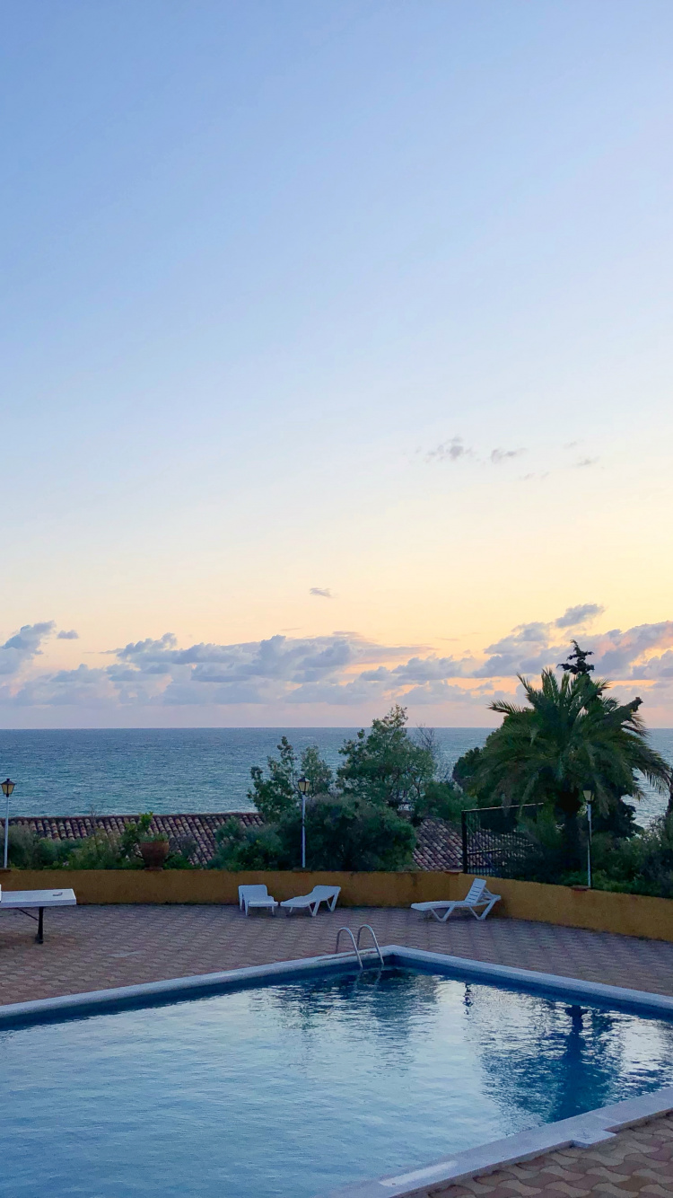 Resort, Piscina, Inmueble, Palmera, Propiedad. Wallpaper in 750x1334 Resolution