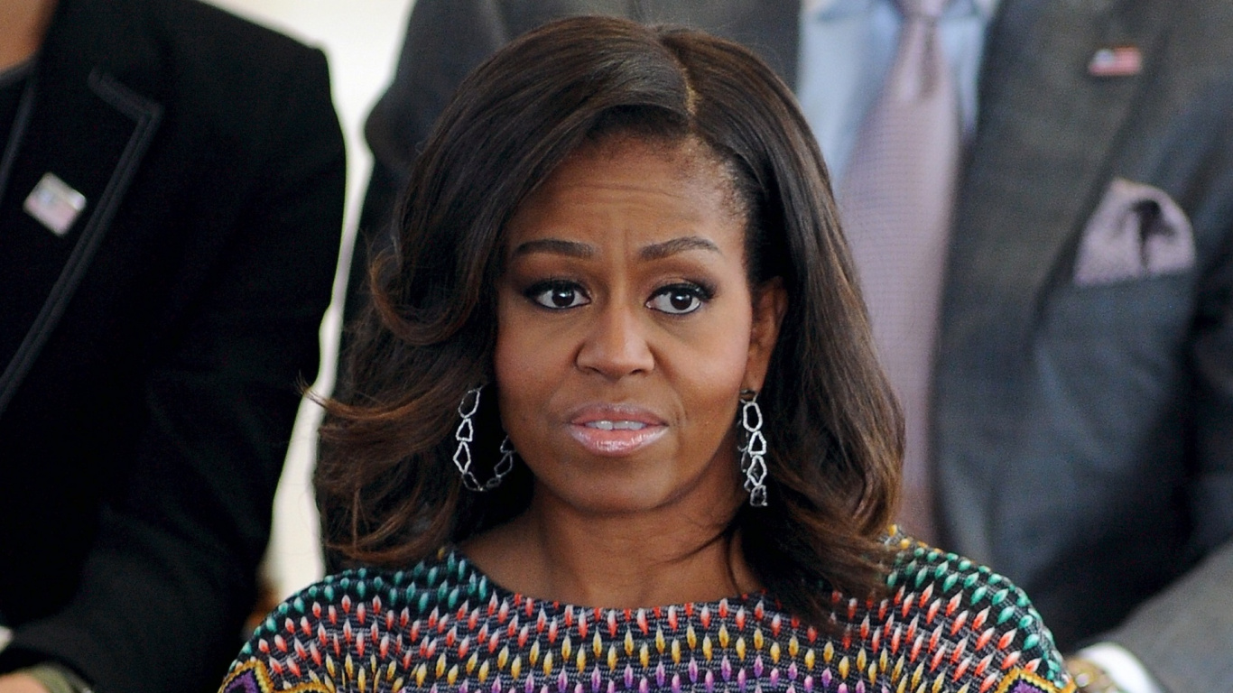 Michelle Obama, Hairstyle, Long Hair, President of The United States, Writer. Wallpaper in 1366x768 Resolution