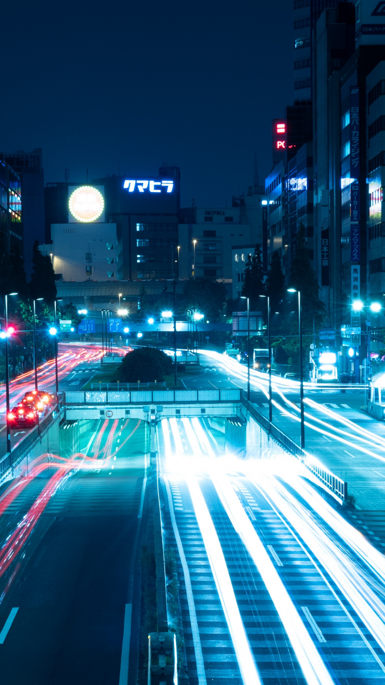Autos Auf Der Straße Während Der Nachtzeit. Wallpaper in 750x1334 Resolution