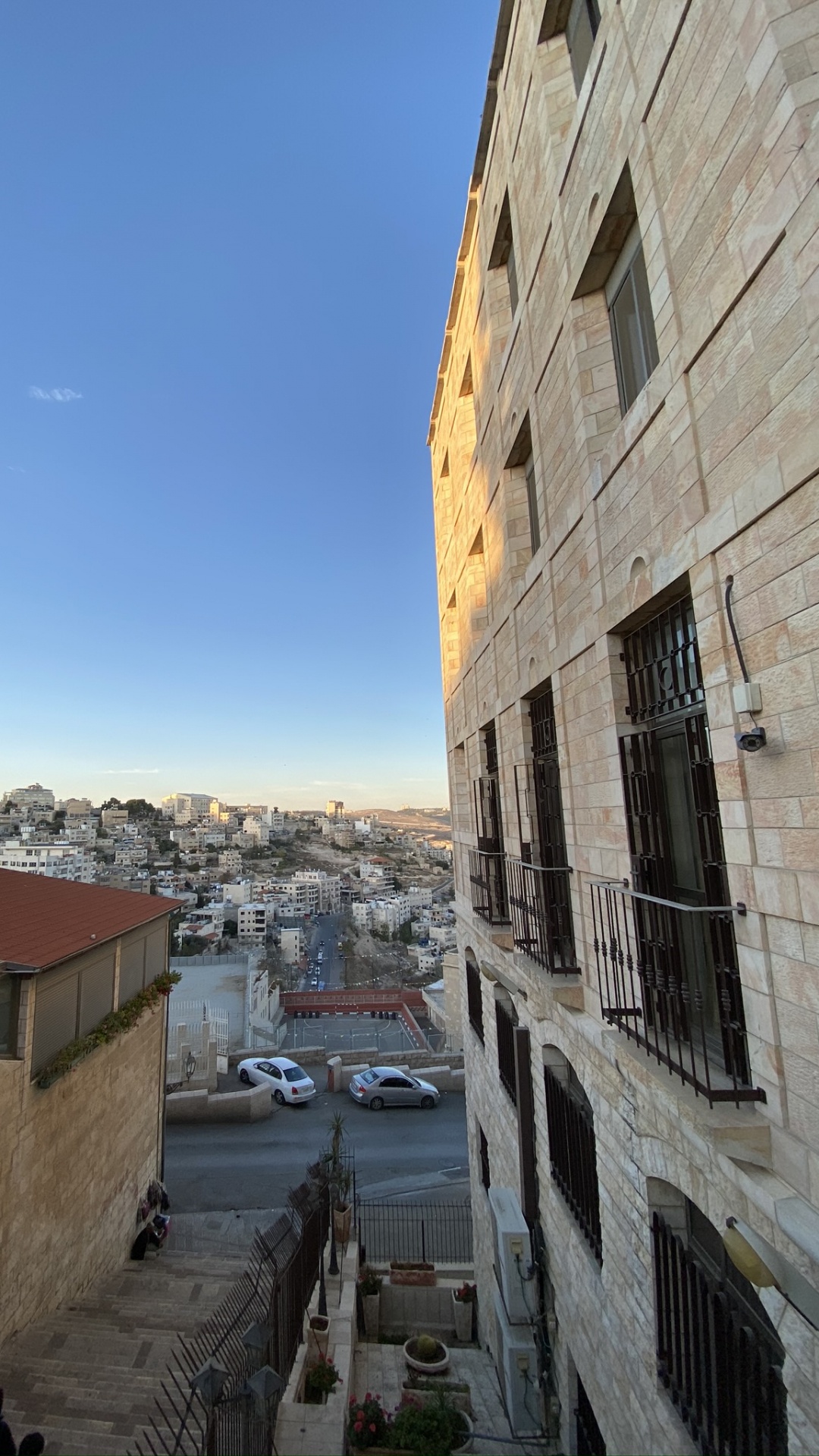 窗口, 街区, 街, 住宅区, 正面 壁纸 1080x1920 允许