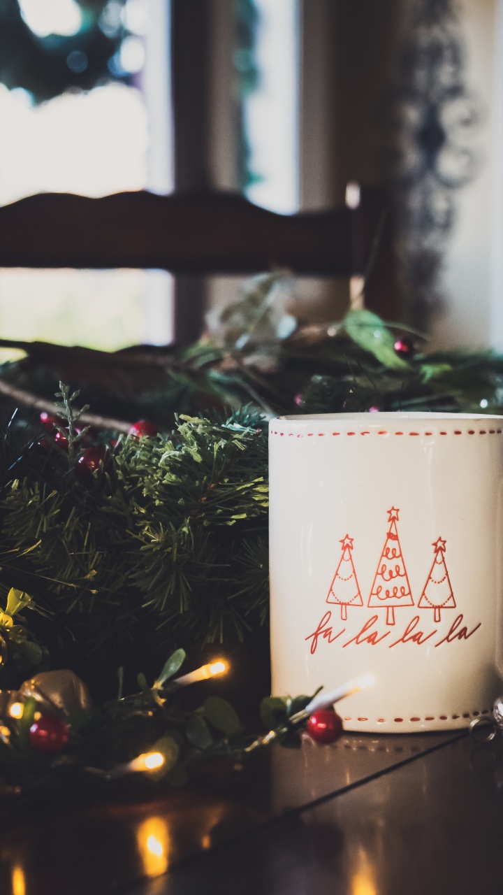 Taza de Cerámica Blanca y Roja en la Mesa. Wallpaper in 720x1280 Resolution