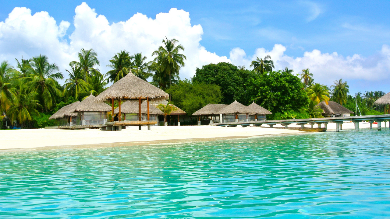 Brown Wooden House on The Beach During Daytime. Wallpaper in 1280x720 Resolution