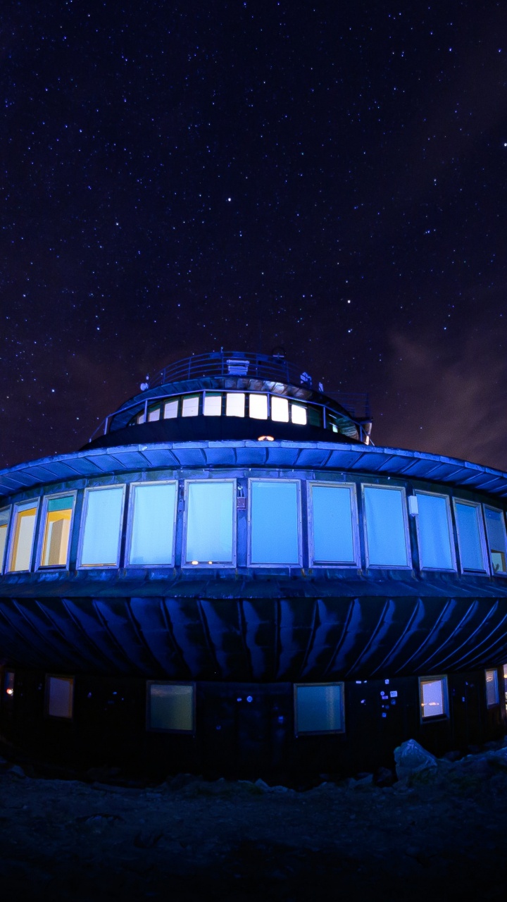 Blue and White Building Under Starry Night. Wallpaper in 720x1280 Resolution