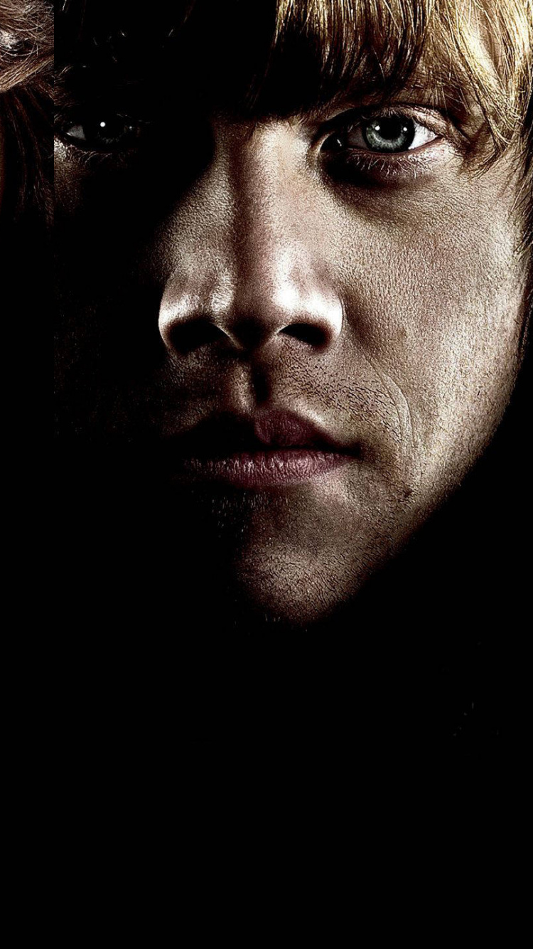 Mujer en Anteojos de Marco Negro. Wallpaper in 750x1334 Resolution