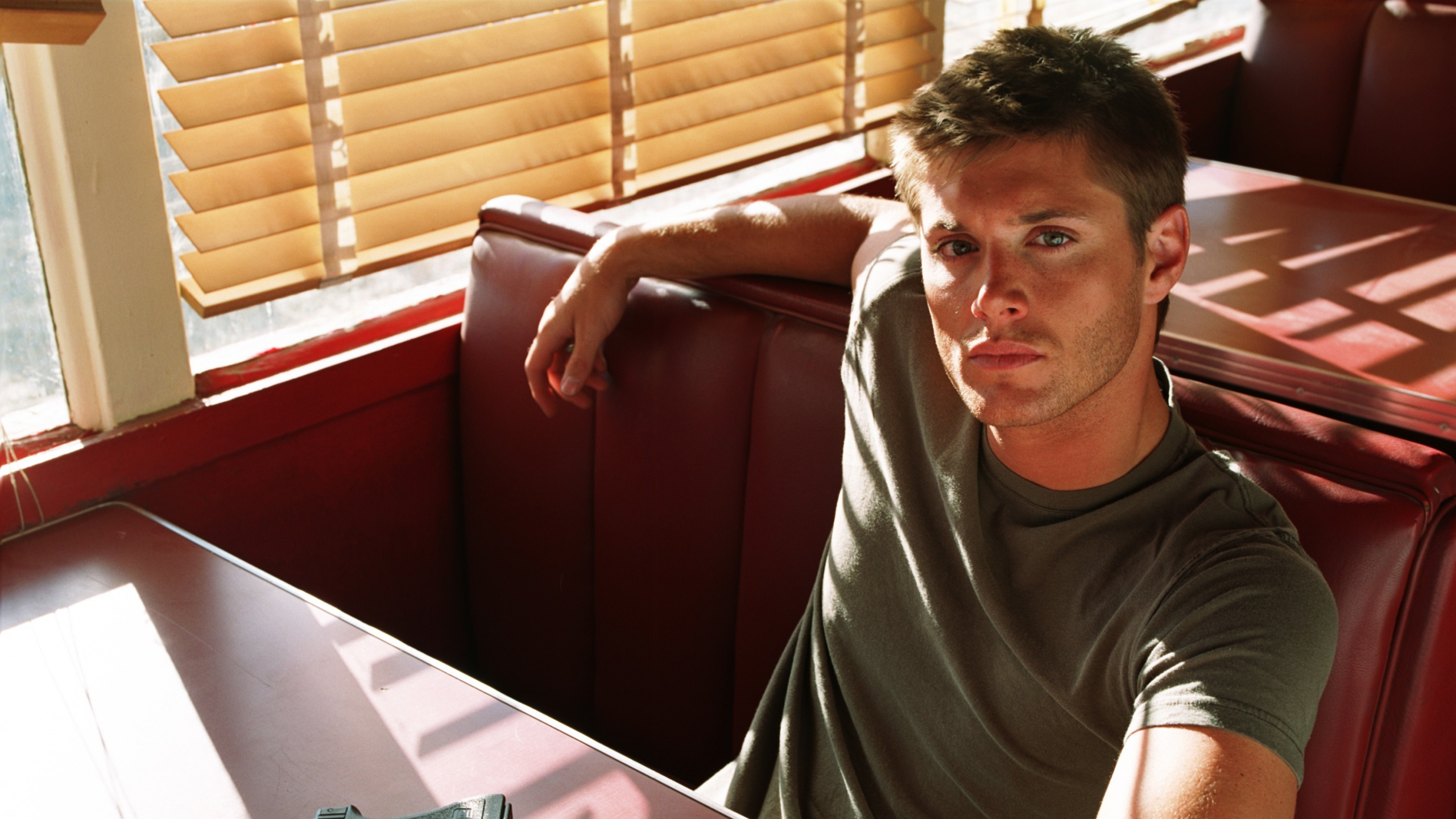 Jensen Ackles, Supernatural, Dean Winchester, Eric Brady, Arm. Wallpaper in 2560x1440 Resolution
