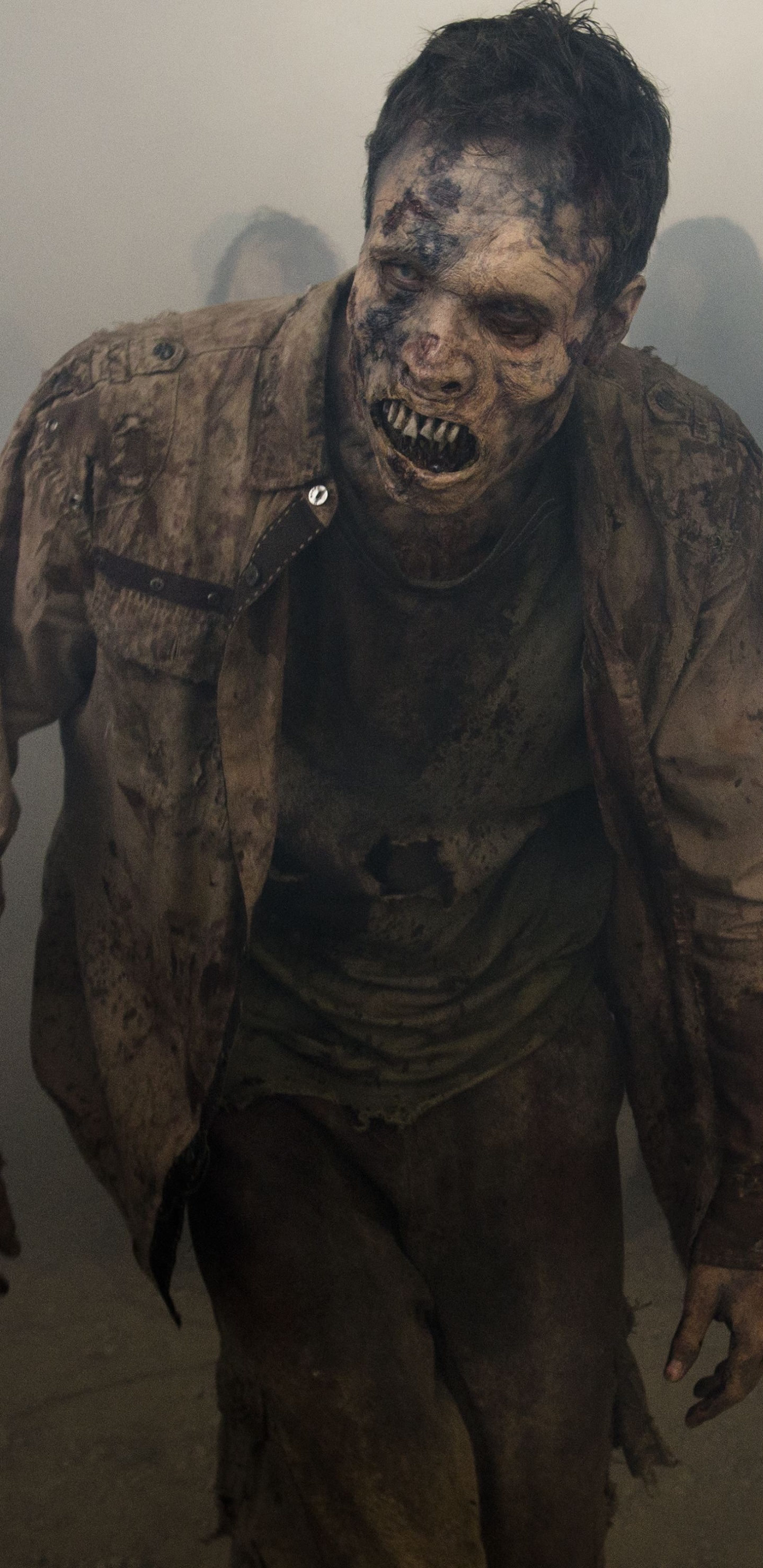 Mann im Schwarz-braunen Tarnanzug. Wallpaper in 1440x2960 Resolution