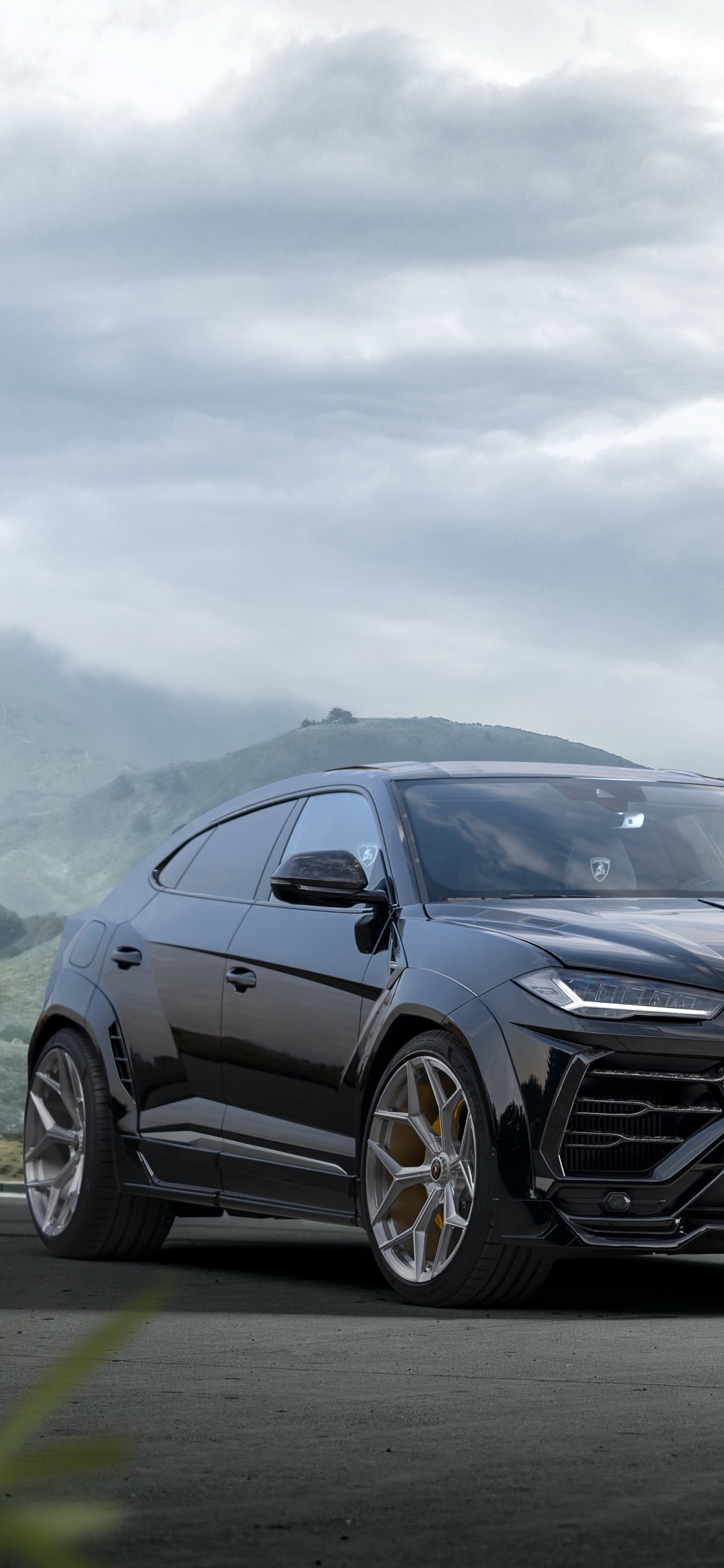 1125x2436 Lamborghini Urus Wallpapers for IPhone X / XS [Super Retina HD]