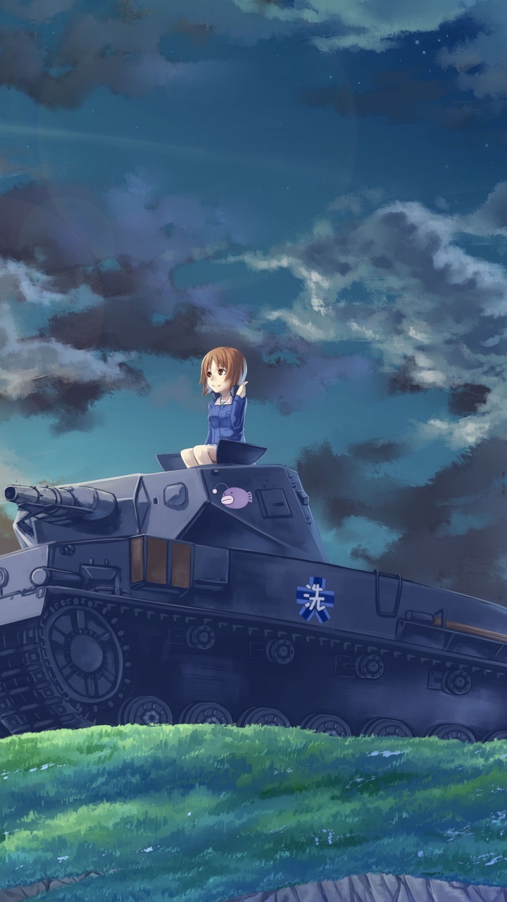 Mann in Schwarzer Jacke, Der Tagsüber Auf Einem Kampfpanzer Unter Weißen Wolken Und Blauem Himmel Sitzt. Wallpaper in 720x1280 Resolution