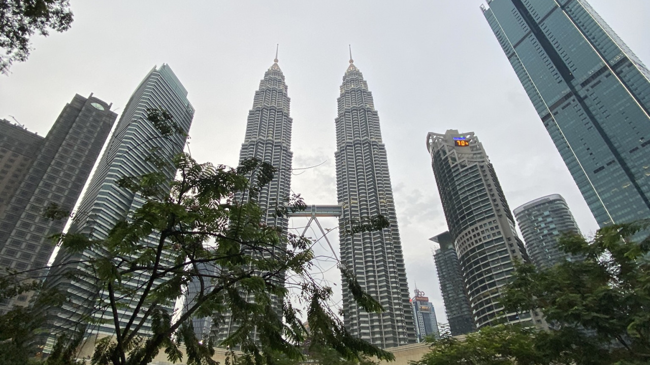 Petronas Towers, Kuala Lumpur, Malaysia, Petronas Twin Towers, Tower Block. Wallpaper in 1280x720 Resolution