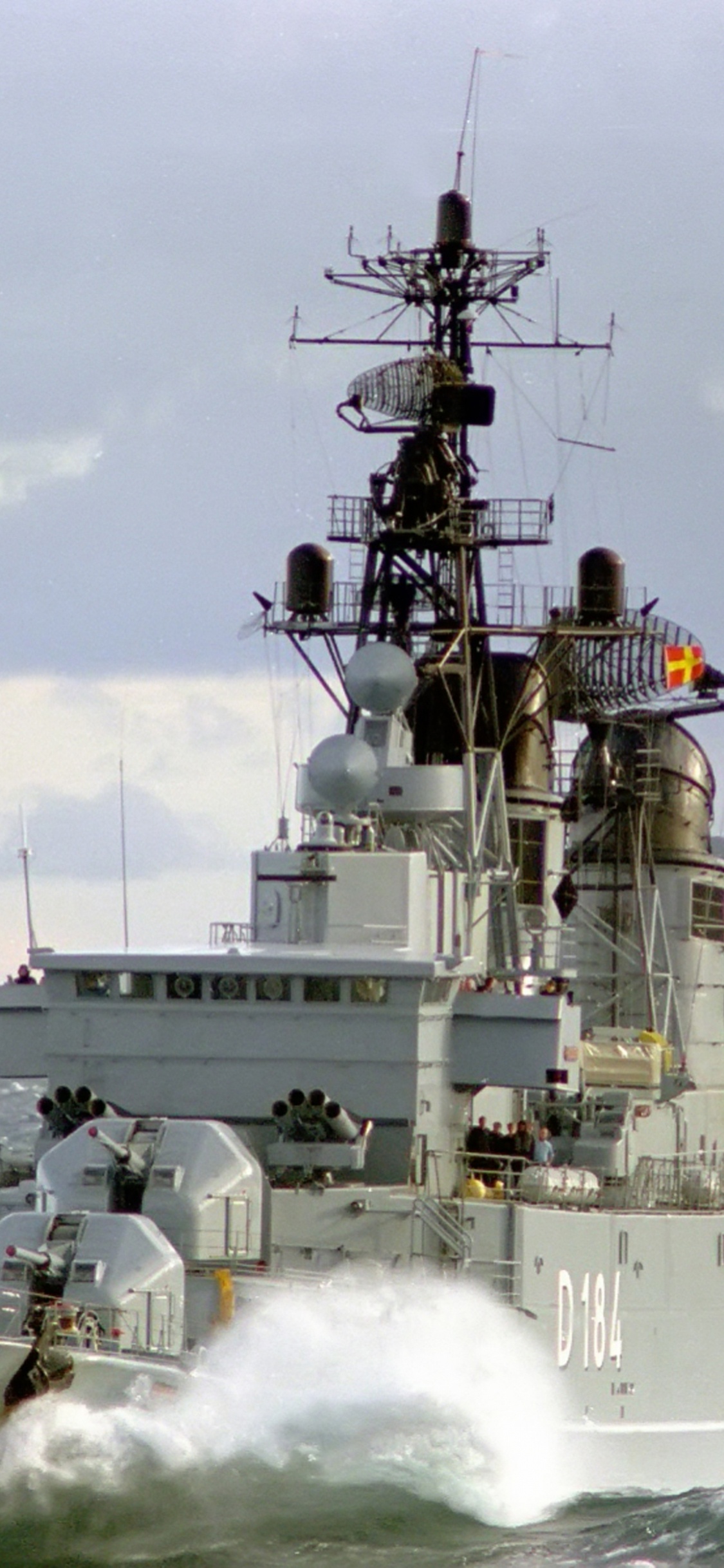 Fregatte, Zerst, Raketenboot, Kriegsschiff, Marine-Schiff. Wallpaper in 1125x2436 Resolution