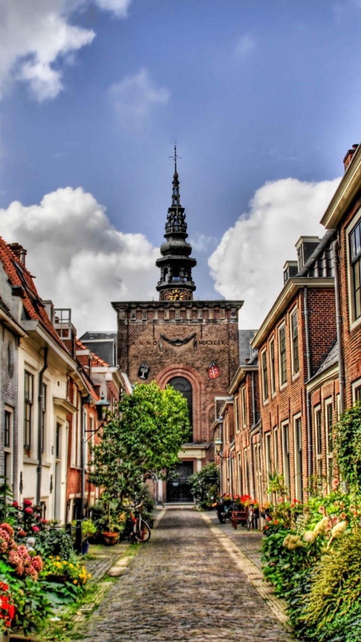 Bâtiment en Béton Brun Sous Ciel Nuageux Pendant la Journée. Wallpaper in 720x1280 Resolution