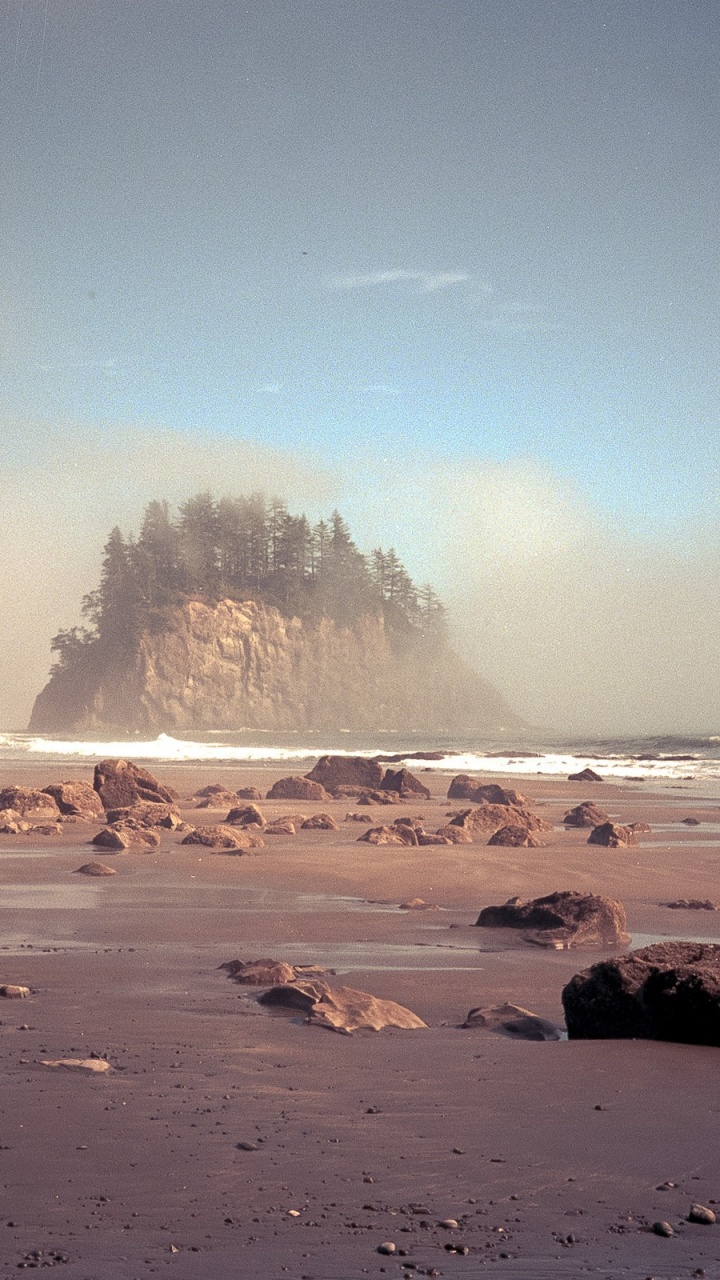 Brown Rock Formation on Seashore During Daytime. Wallpaper in 720x1280 Resolution