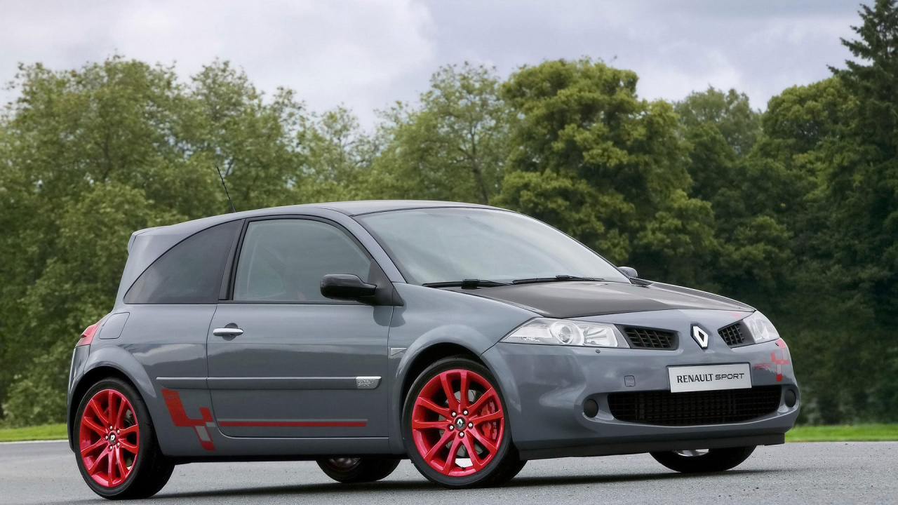 Schwarze Mercedes-Benz C-Klasse Tagsüber Unterwegs On. Wallpaper in 1280x720 Resolution