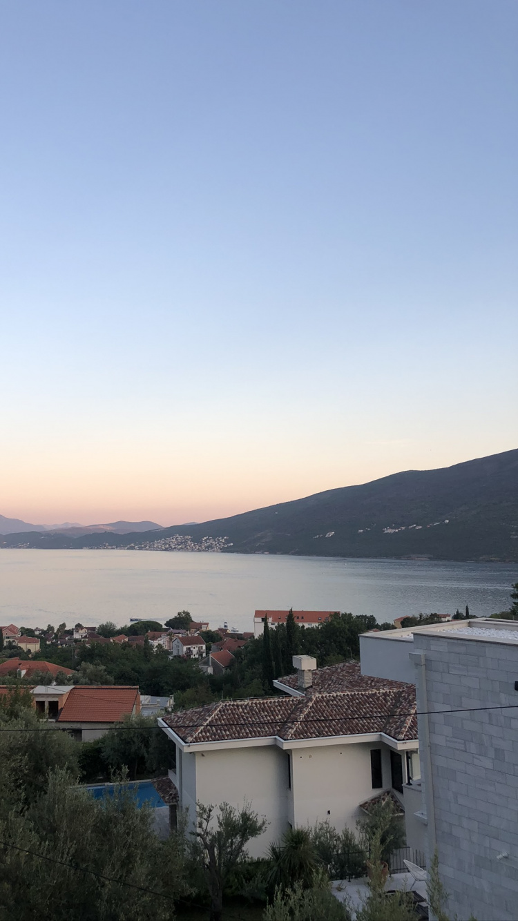 房地产, 高地, 地平线, 银行, 屋顶 壁纸 750x1334 允许