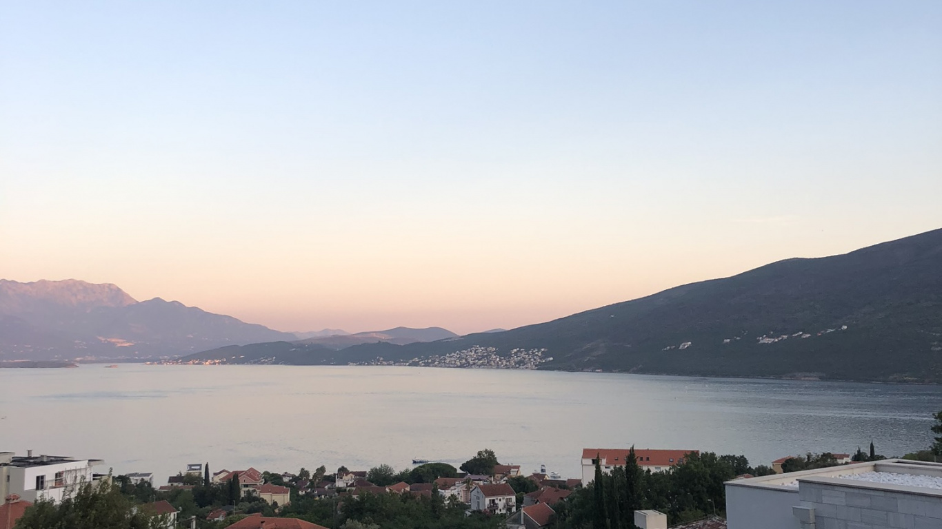 Real Estate, Water, Highland, Horizon, Bank. Wallpaper in 1366x768 Resolution