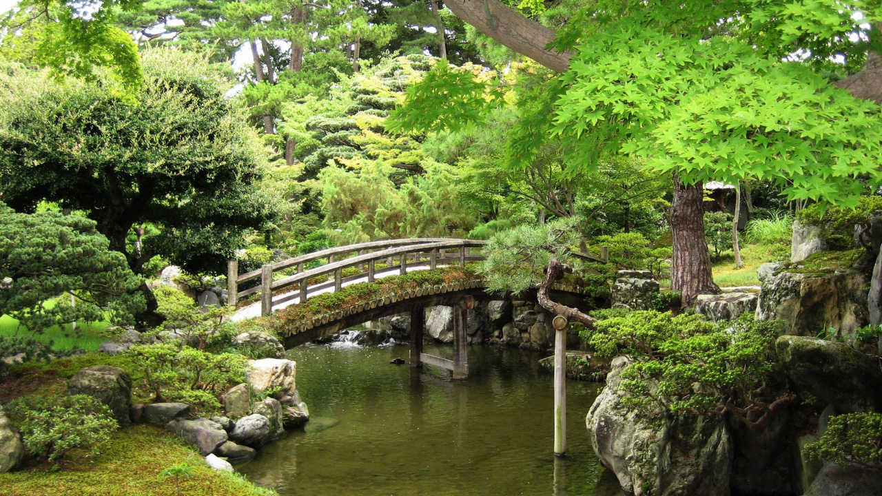 Brown Wooden Bridge Over River. Wallpaper in 1280x720 Resolution