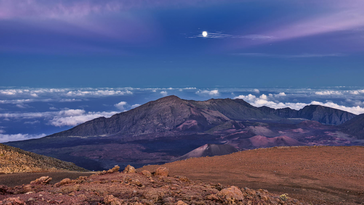 Brown Mountain Under Blue Sky During Daytime. Wallpaper in 1280x720 Resolution