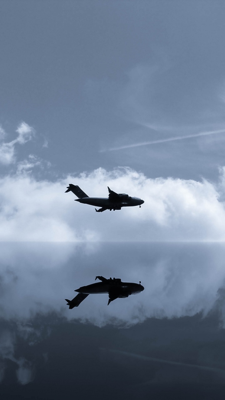 Black Airplane Flying in The Sky During Daytime. Wallpaper in 720x1280 Resolution