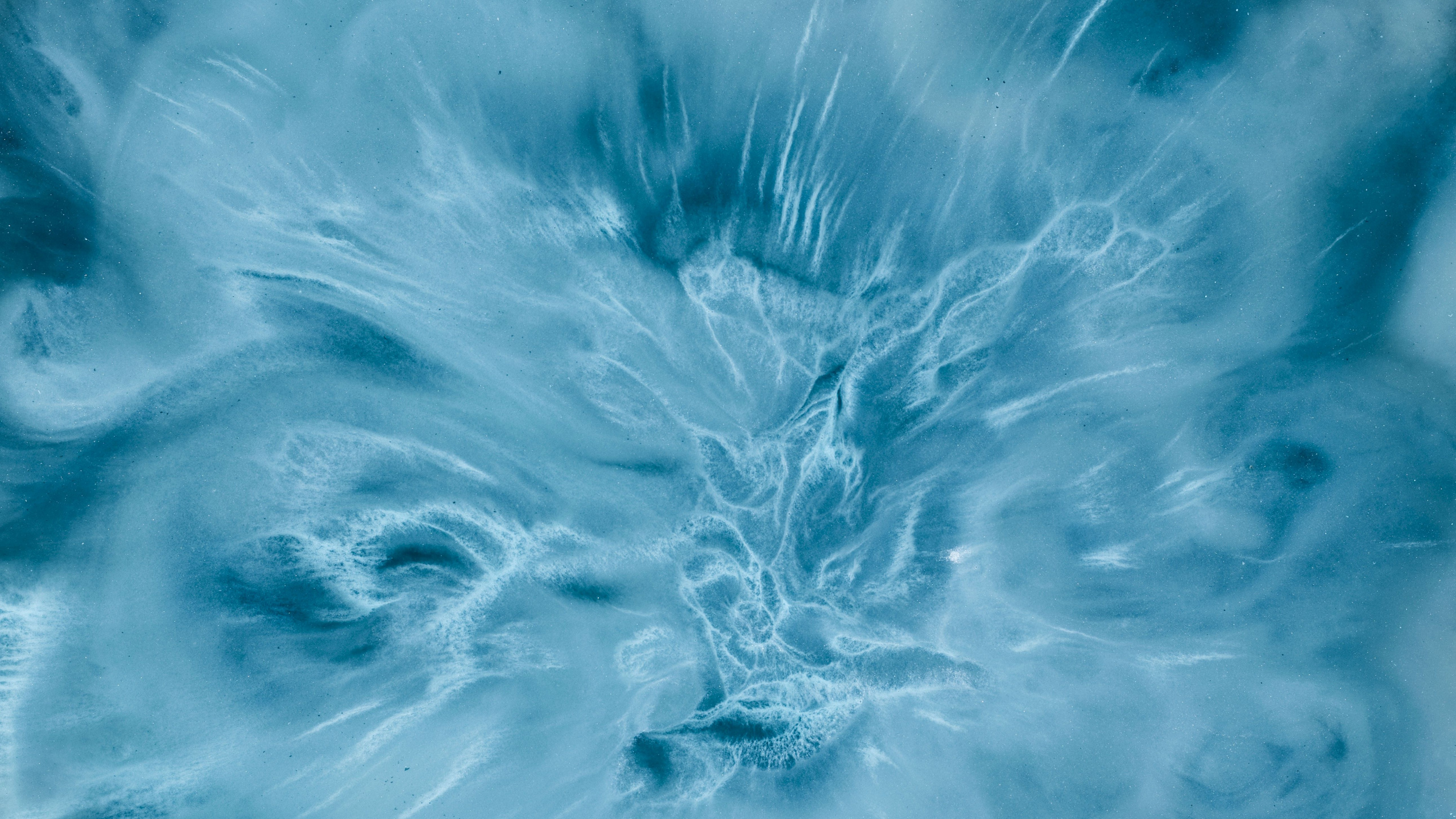 Blaue Und Weiße Abstrakte Malerei. Wallpaper in 2560x1440 Resolution