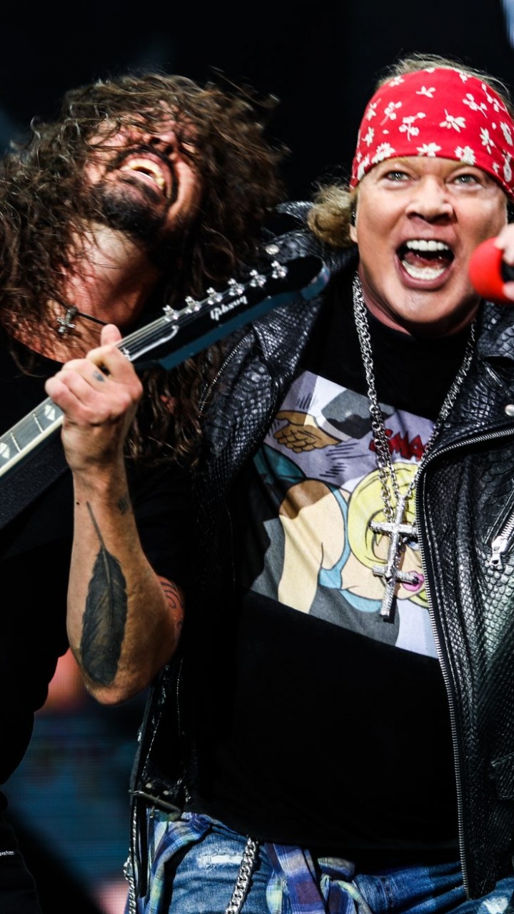 Axl Rose, Guns N Roses, Foo Fighters, Its So Easy, Leistung. Wallpaper in 720x1280 Resolution