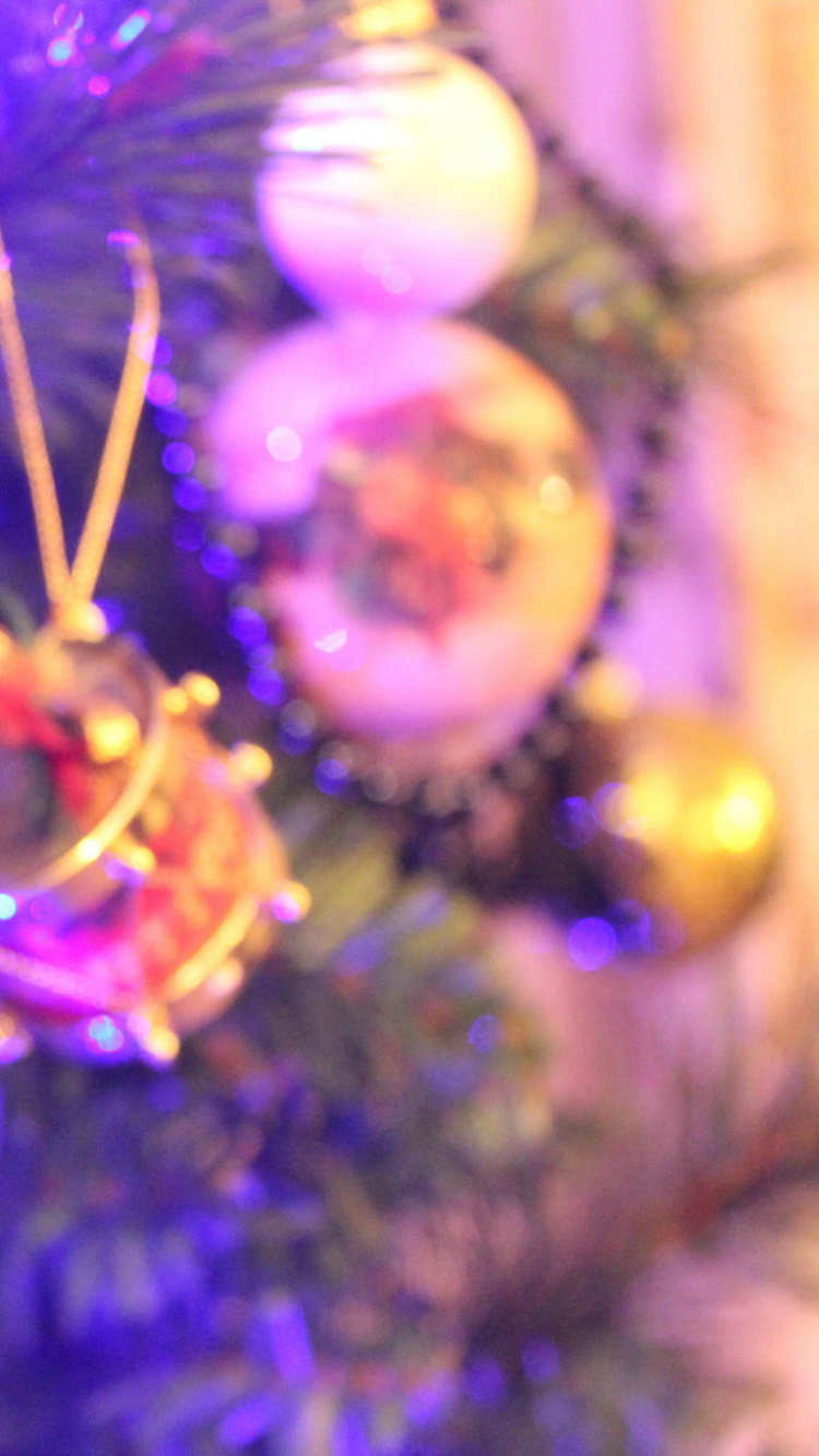 Weihnachtsbaum, Purpur, Weihnachtsdekoration, Veilchen, Baum. Wallpaper in 750x1334 Resolution