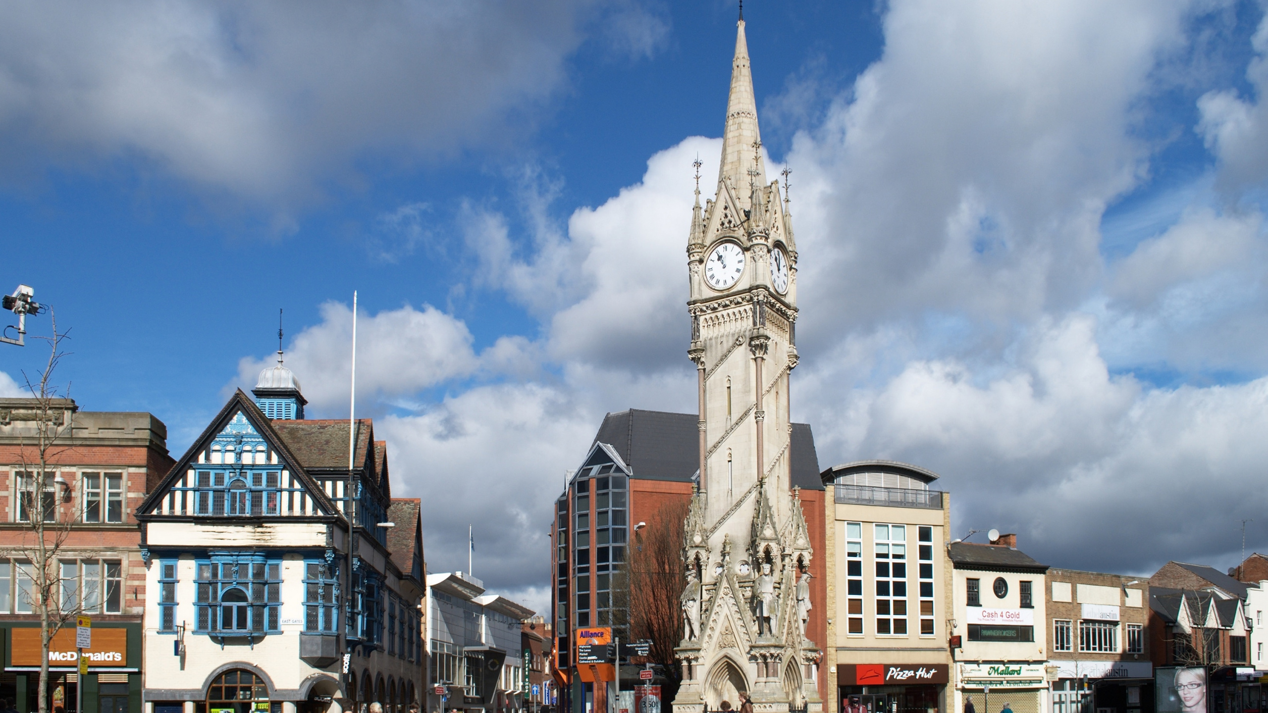 People Walking on Street Near Buildings During Daytime. Wallpaper in 2560x1440 Resolution
