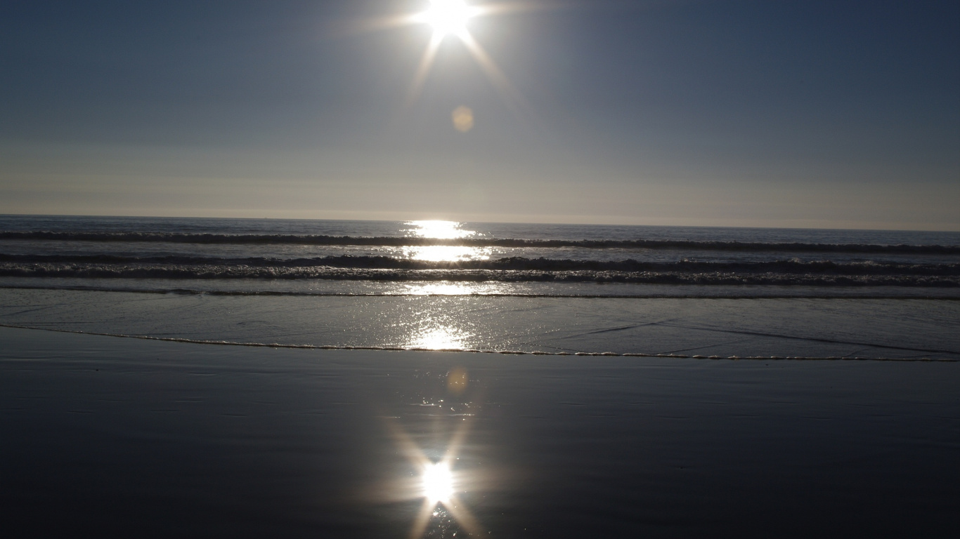 Soleil Couchant Sur la Mer. Wallpaper in 1366x768 Resolution