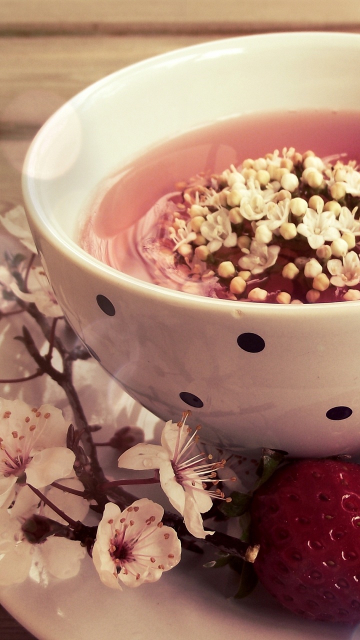 Red Strawberries in White Ceramic Bowl. Wallpaper in 720x1280 Resolution