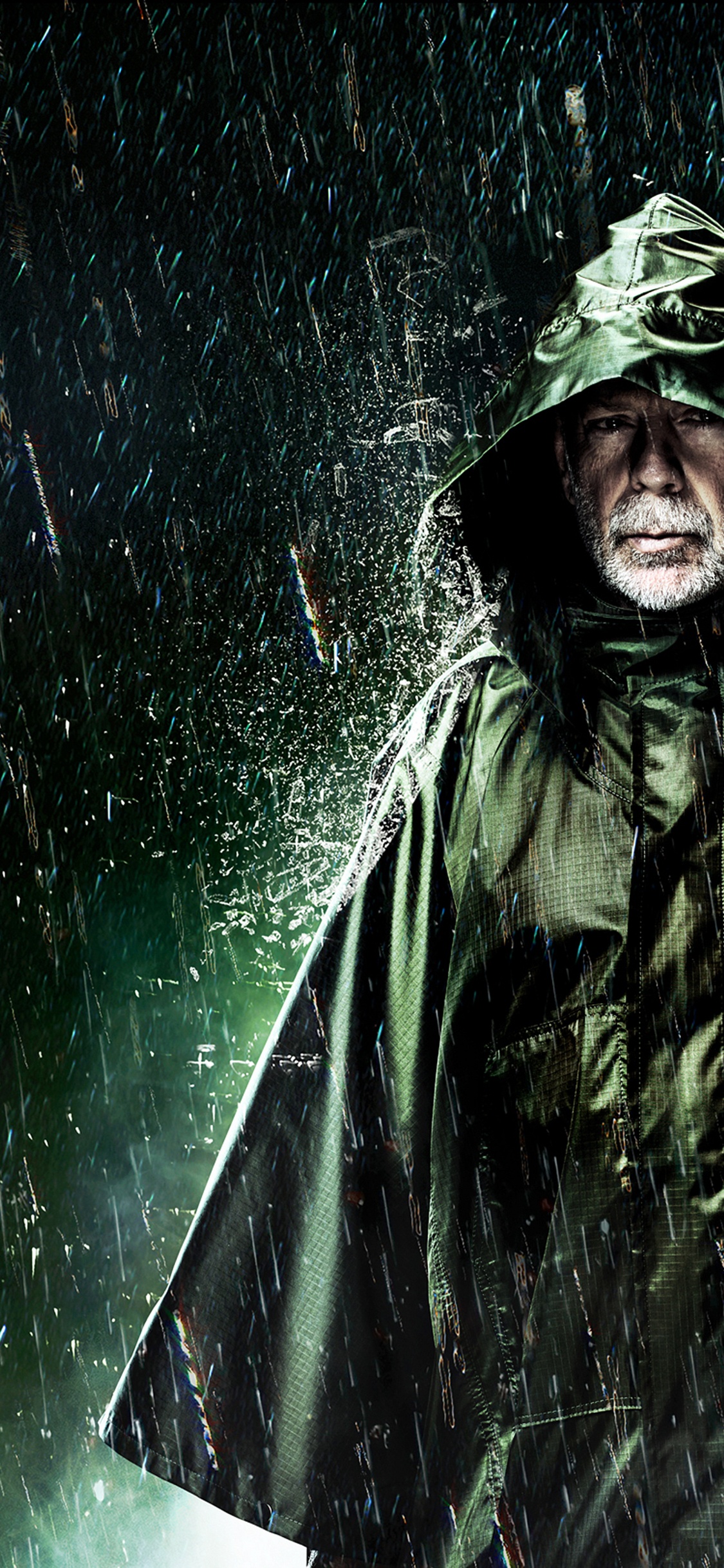 Homme en Sweat à Capuche Vert Sous la Nuit Étoilée. Wallpaper in 1125x2436 Resolution